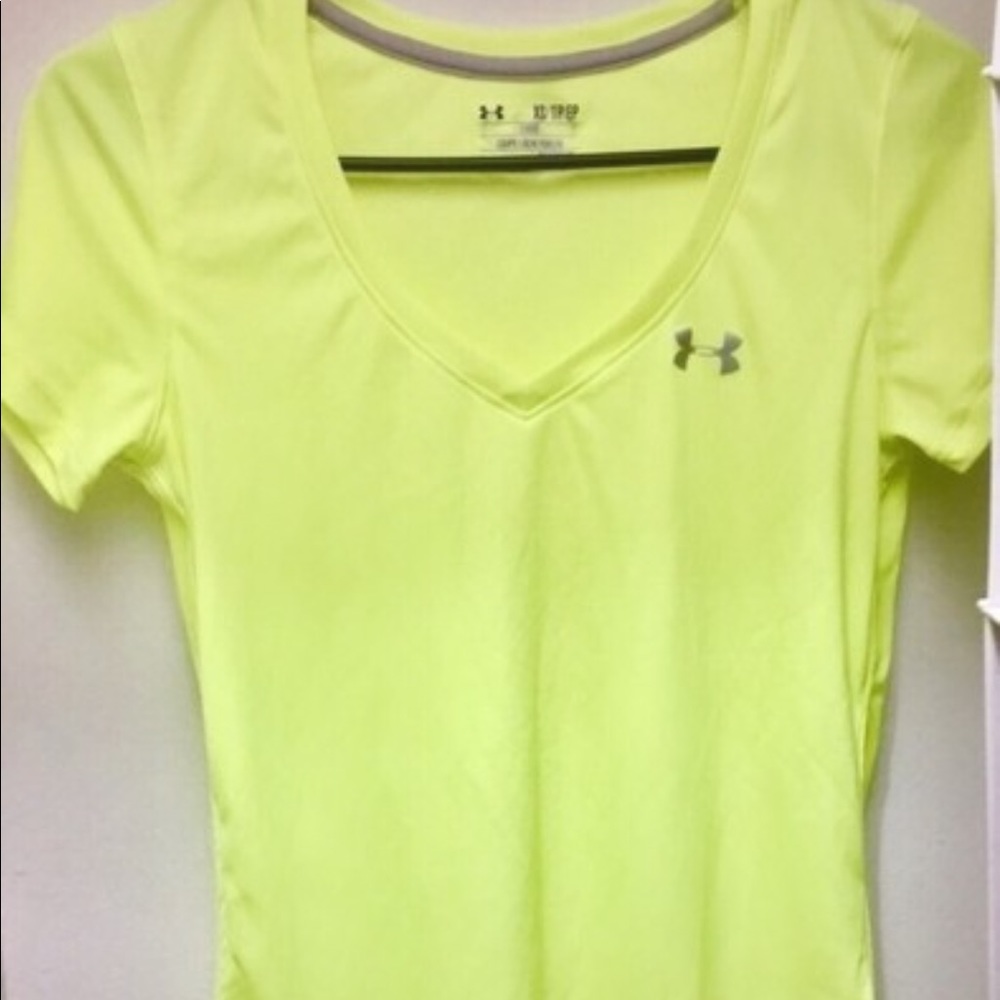 Underarmour v neck active top XS